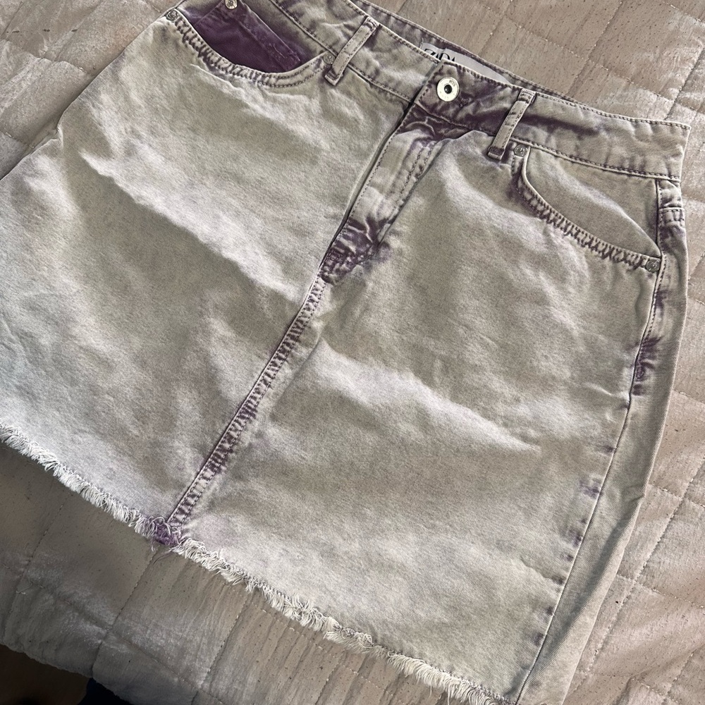 Gray Denim Skirt with Frayed Hem